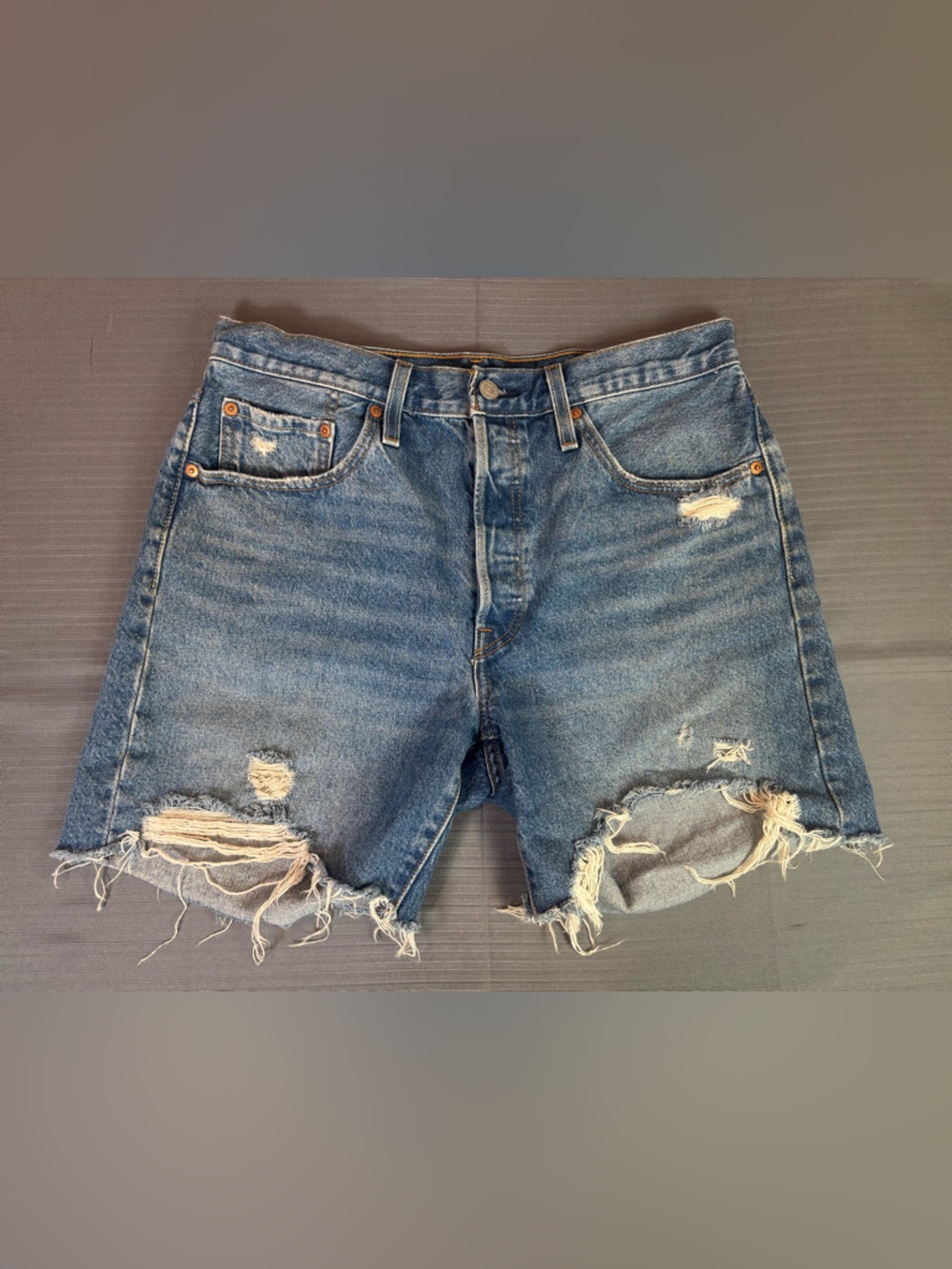 Levi’s 501 Cut Off Shorts Women’s 31 Medium Wash Distressed High Rise Denim Raw